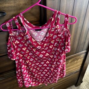 Adorable cut out sleeve blouse